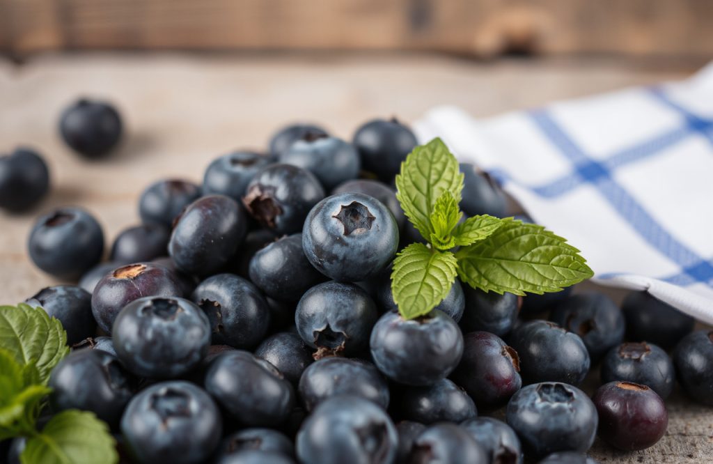 Discover the Amazing Health Benefits of Eating Blueberries for a Healthier You